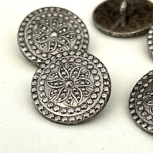 Pack of 8 20mm silver coloured metal shank buttons. Sewing coats jackets knitting R33 image 3