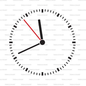 Op de afbeelding: Een zwart-witte wijzerplaat met zwarte uur- en minutenwijzers en een rode secondewijzer. De wijzerplaat is ingesteld op 3:15.