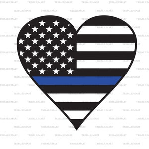 Puede incluir: Gráfico en forma de corazón con el diseño de la bandera estadounidense. El lado izquierdo muestra estrellas y rayas, mientras que el lado derecho tiene rayas blancas y negras con una línea azul en el centro, sobre un fondo blanco.