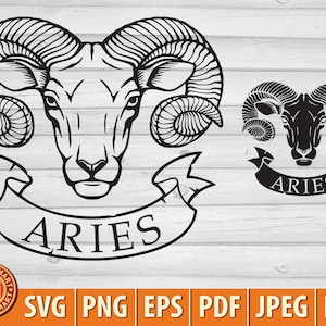 Puede incluir: Ilustración en blanco y negro de la cabeza de un carnero con grandes cuernos y la palabra "Aries" escrita en una pancarta debajo. También se incluye una versión más pequeña de la cabeza de carnero con la palabra "Aries" escrita en una pancarta debajo.