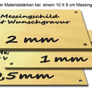 May include: Three brass plaques stacked on top of each other. The top plaque is the largest and has the text "Messingschild mit Wunschgravur" and "2 mm". The middle plaque has the text "1 mm" and the bottom plaque has the text "0,5 mm".
