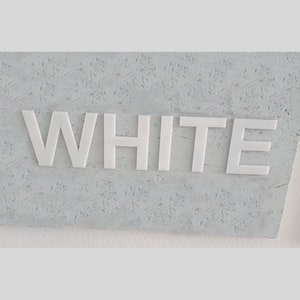 Letras acrílicas, color blanco brillante para uso interior y exterior. etiqueta, logotipo, nombre, letras