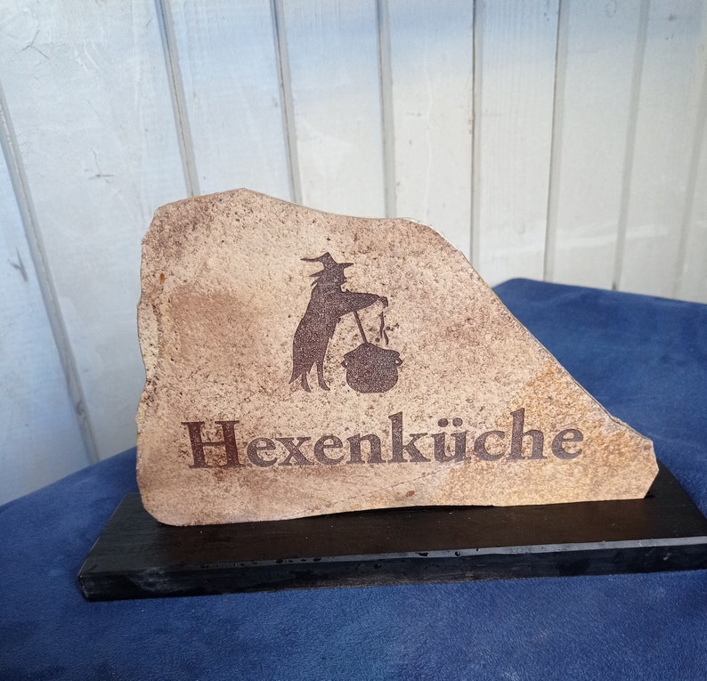 Steinplatte mit Gravur Hexenküche, Steingravur, Wanddeko, Küchenschild Einzelstück Bild 1