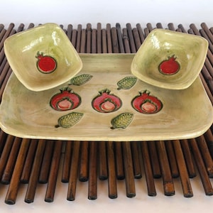Granatapfel Keramikschalenset: Tablett mit zwei kleinen Schalen, Feiertagsabundance-Israelgeschenk, Jejuda-Jüdische Keramikgeschenk.