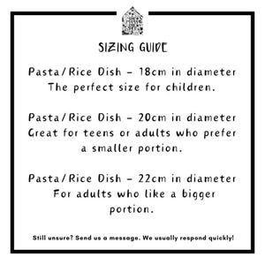May include: Sizing guide for pasta or rice dishes.  The guide shows three different sizes: 18 cm, 20 cm, and 22 cm in diameter.  The guide suggests that the 18 cm dish is perfect for children, the 20 cm dish is great for teens or adults who prefer a smaller portion, and the 22 cm dish is for adults who like a bigger portion.