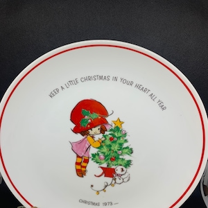 1973 Holly Hobbie Christmas Collectible Plate