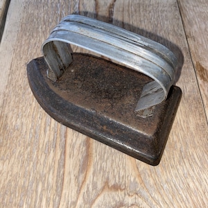 Altes Bügeleisen aus Guss / Vintage Bügeleisen / Retro / Plätteisen / Landhaus / Cottagecore