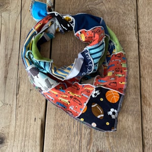 Foulard triangulaire coloré durable / foulard / foulard avec boutons-pression