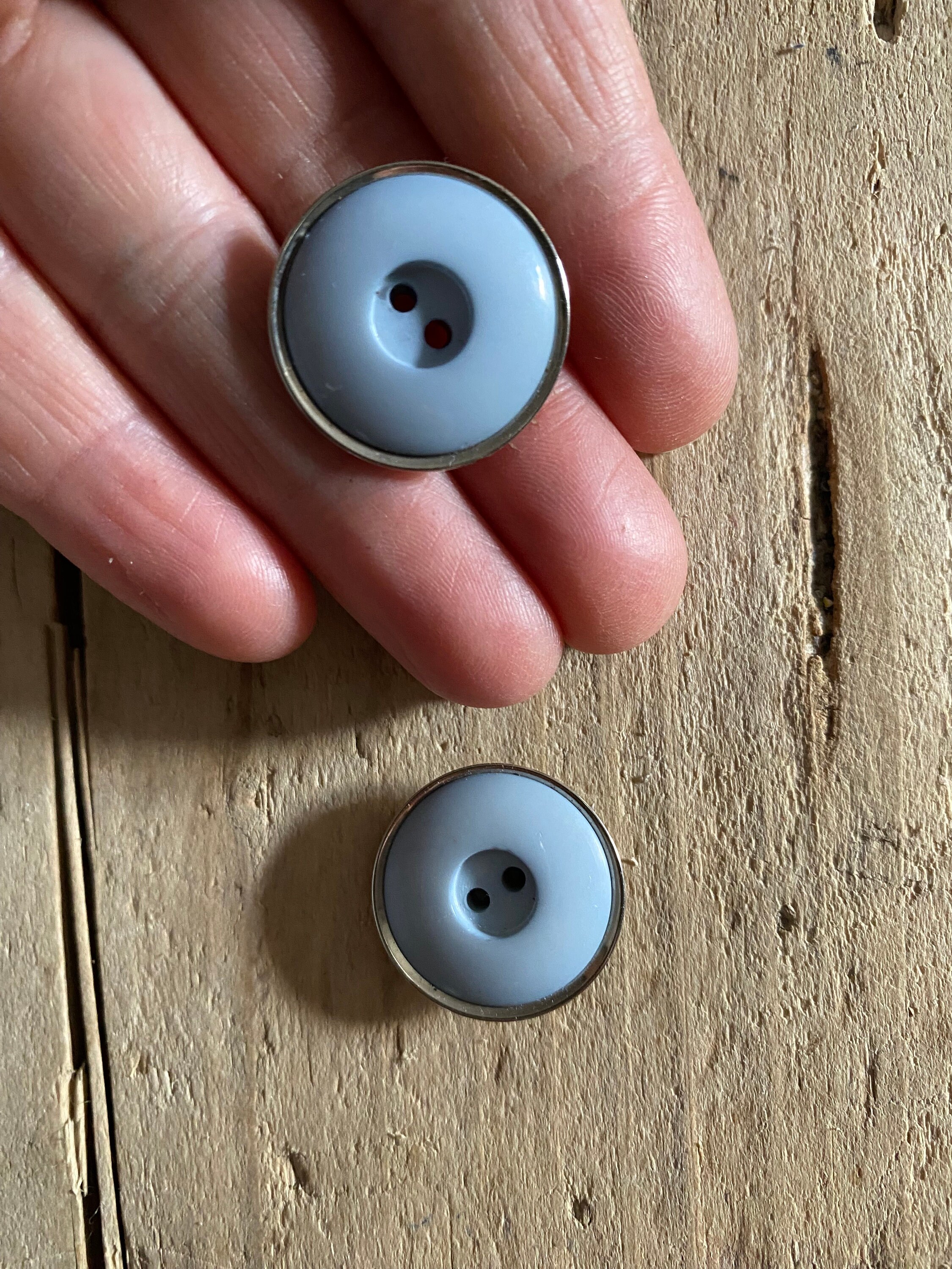 Lot De Boutons Vintage Verts - Diamètre 2 Cm, N°22, En Plastique, Occasion, Origine France
