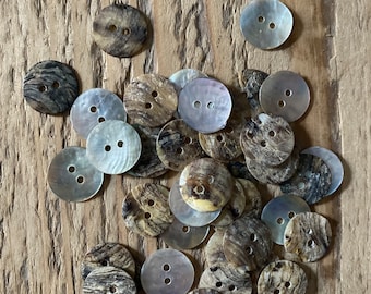 Naturknappar / snäckknappar 15 mm / pärlemorknappar, snäckknapp / knapp 100 % äkta pärlemor