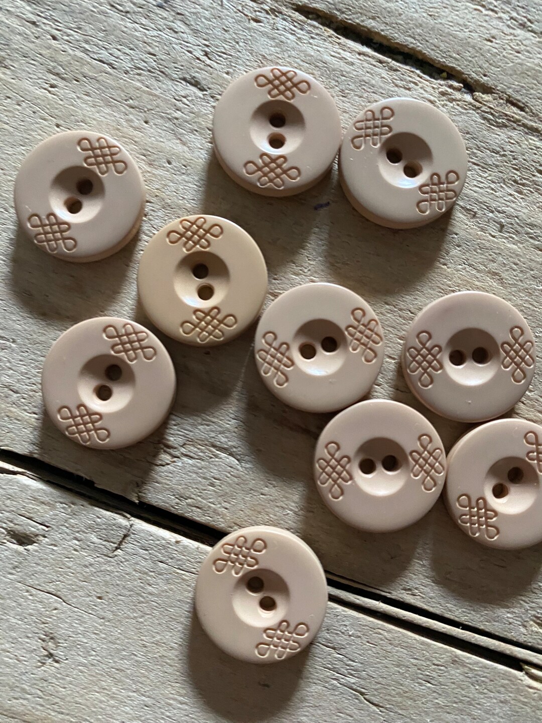 10 Vintage Buttons in Natural/beige, Sew-on Buttons / Vintage Retro ...