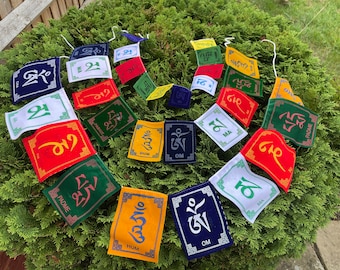 Drapeaux de prière tibétains - Drapeaux de méditation Om Mani Pad Me Hum - Idéal pour offrir - Fabriqué au Népal