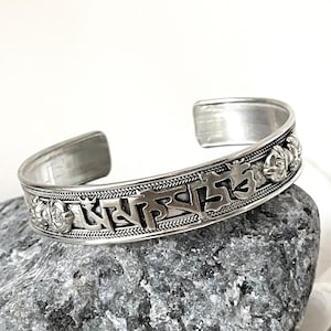 Om Mani Padme Hum Buddhist Bracelet | Nepal Tibet-  Cuff Bracelet Bangle | Nepal Buddhist Bracelet | Fine Spiritual Jewellery Mantra
