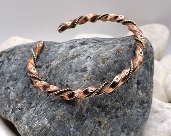 Bracelet Rigide Torsadé Vintage Signé MONET - Bijou Rétro En Métal Argenté