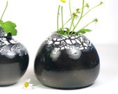 Tiny vase, mini vase, small vase, little vase, miniature ceramic, small flower vase, ceramic bud vase, small black vase gift,minimalist vase