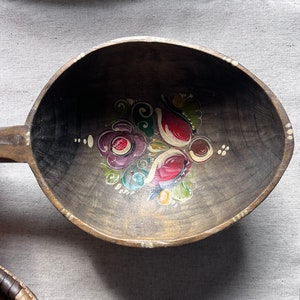 Vintage handpainted spoon.Wooden ladle/ spoon.Hand painted in a traditional barge ware style. Folkart.Rustic interiors.Vintage home decor.