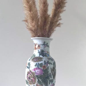 Vintage oriental vase.Chinese  vase.Chinese baluster shaped vase.Chinoiserie vase. Chinese ceramics.Bohemian decor.Country house decor