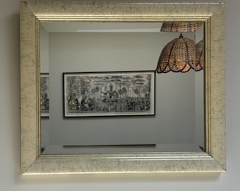 Miroir mural biseauté vintage des années 1950, cadre crème marbré, style rectangulaire mi-siècle