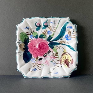 Vintage Italian Faience Plate: Hand-Painted Renaissance Rose Decor