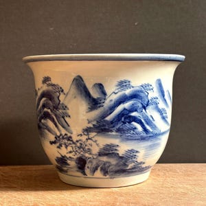 Vintage Chinoiserie jardiniere planter with blue and white pattern.