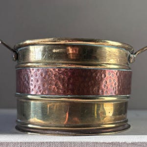 Maceta vintage de latón y cobre, metal martillado, cachepo