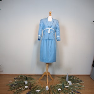 Beautiful 1950s medium sky blue dress and jacket set