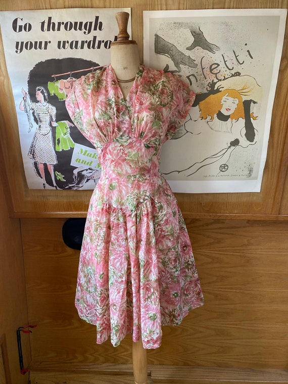Gorgeous 1950s pink floral nylon fit and flare dr… - image 2