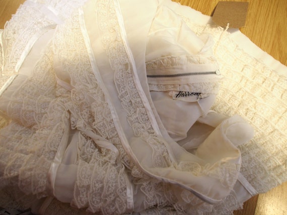 Amazing 1960s Harrods white lace mini dress - image 7