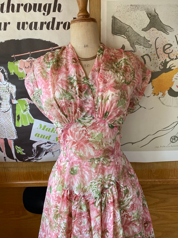Gorgeous 1950s pink floral nylon fit and flare dr… - image 3