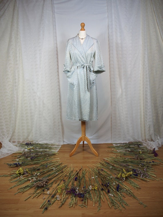 Amazing 1940s pale green dressing gown