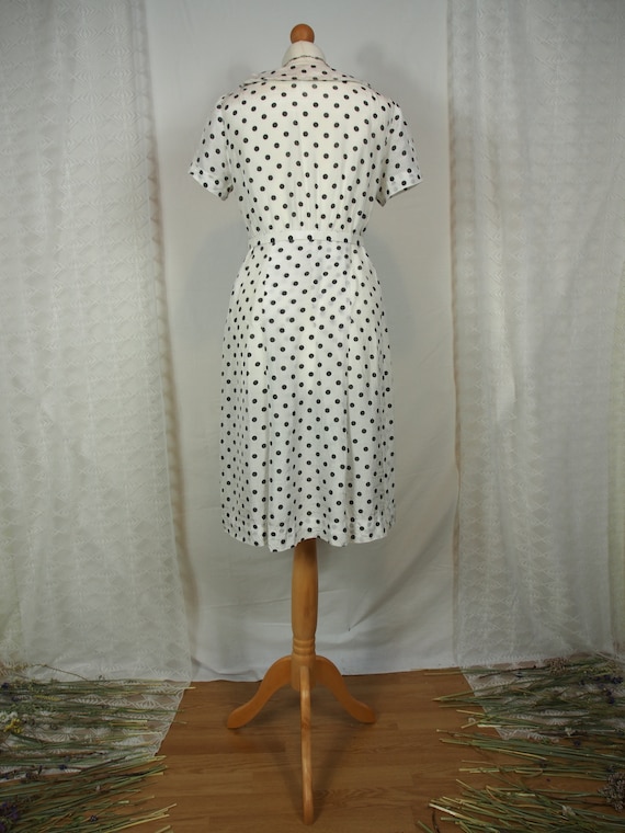 Cute 1950s polka dot dress with peter pan collar - image 5