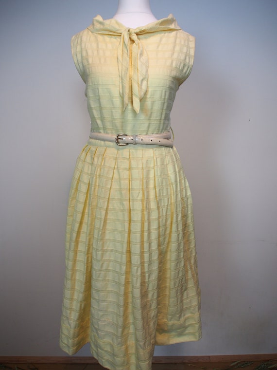 Darling 1950s Medium yellow fit and flare dress - image 3