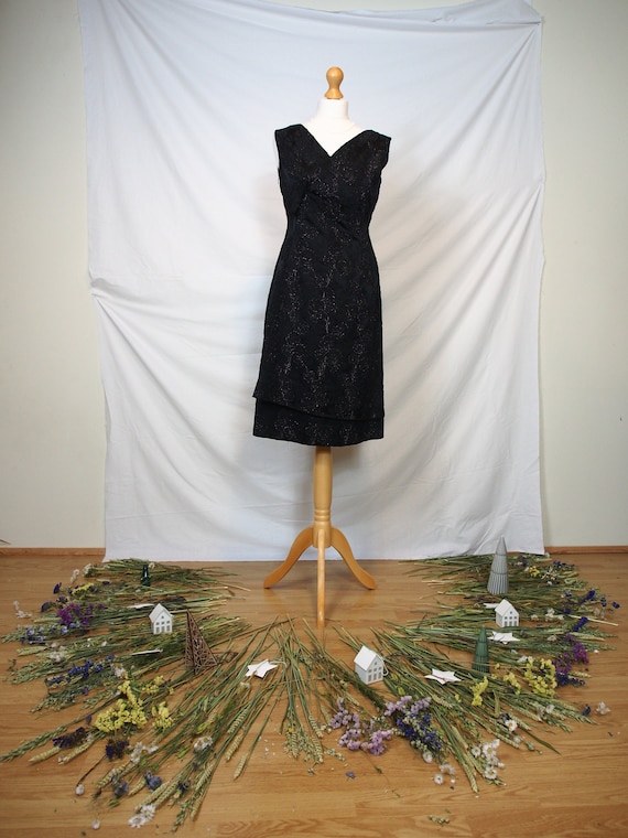 Chic 1950s black sequin wiggle dress