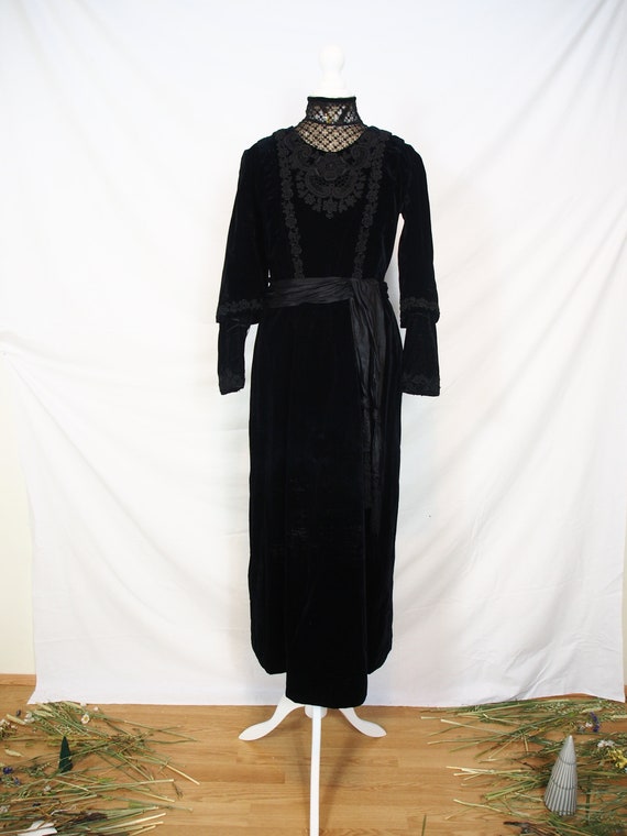 Fantastic black velvet dress with embroidery cric… - image 2