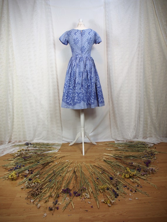 Gorgeous 1950s pale blue floral fit and flare dre… - image 4