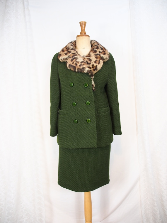 Beautiful 1950s green wool suit with fantastic ch… - image 2