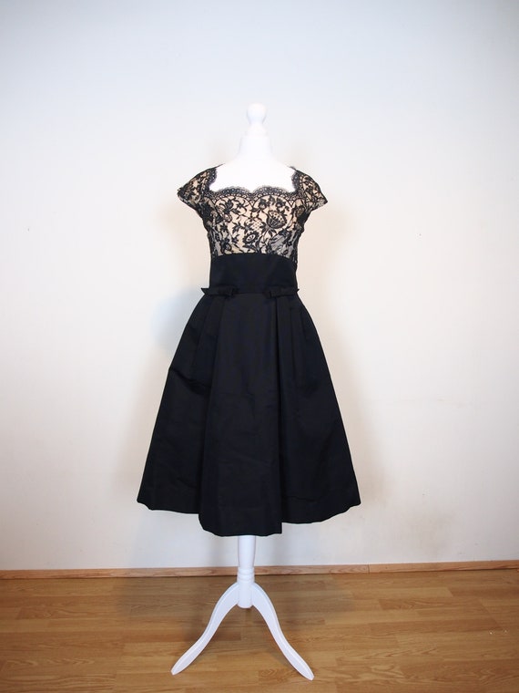 Lovely Black Medium Lace With Cream Lining Bodice and a Full Black Skirt  Dress With Two Bows on the Hips / Comes With Matching Bolero - Etsy