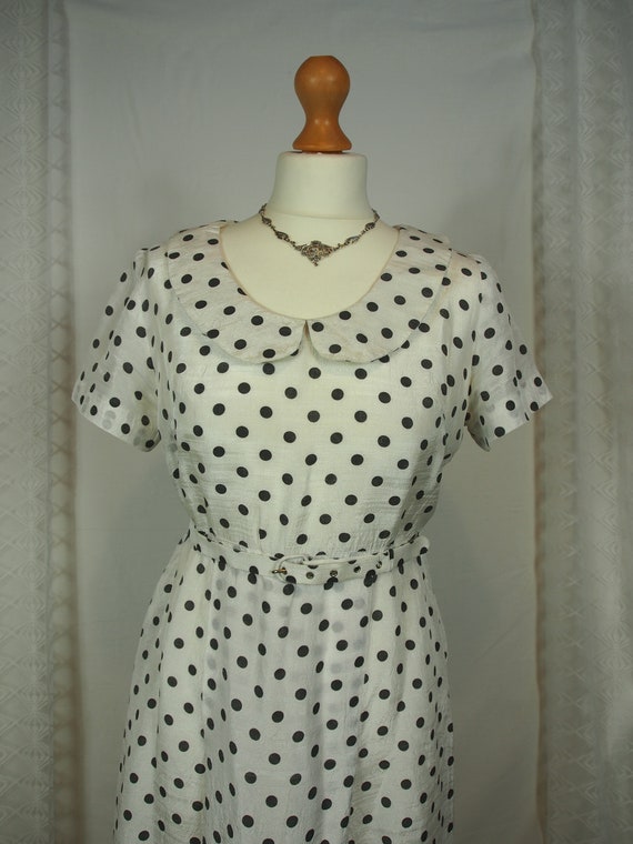Cute 1950s polka dot dress with peter pan collar - image 3