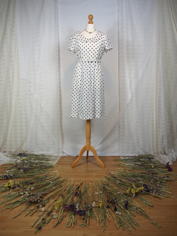 Cute 1950s polka dot dress with peter pan collar - image 1