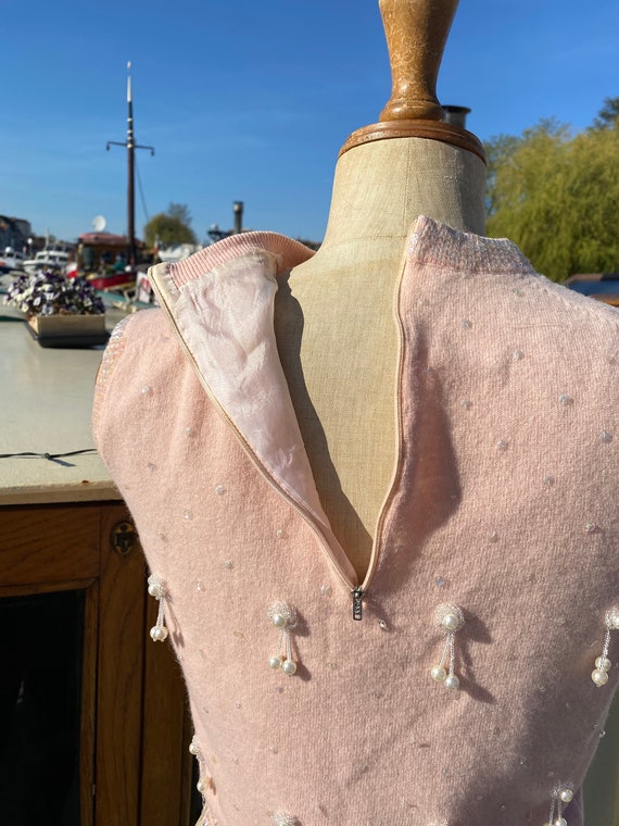 Super cute 1950s pale pink cashmere sweater vest … - image 6