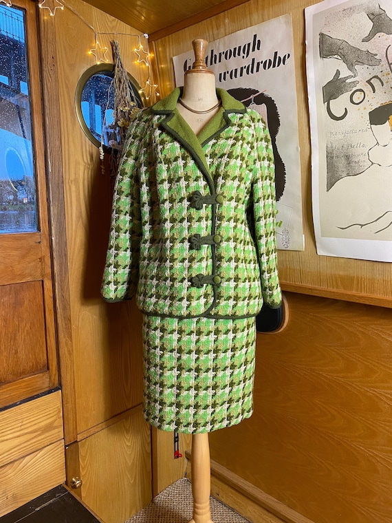 Gorgeous 1960s wool two piece bright green houndst