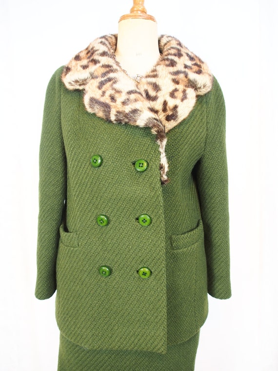 Beautiful 1950s green wool suit with fantastic ch… - image 3