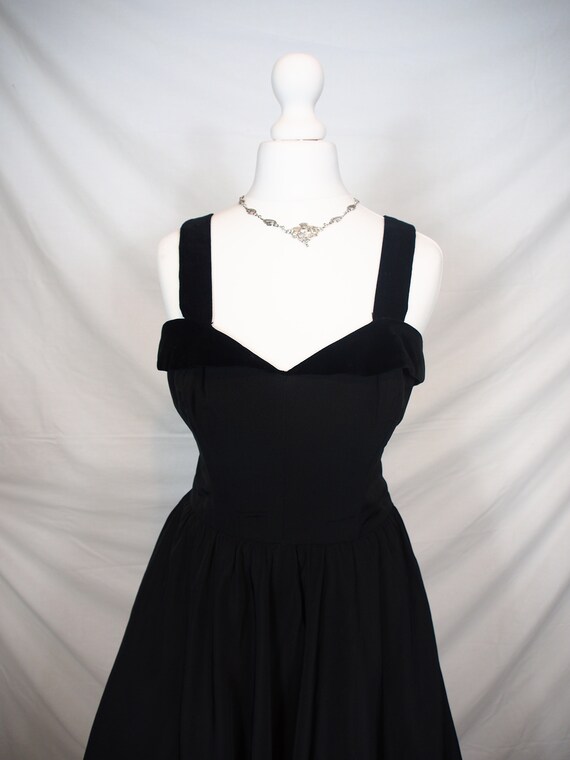 Fantastic 1950s New Look velvet dress - image 3