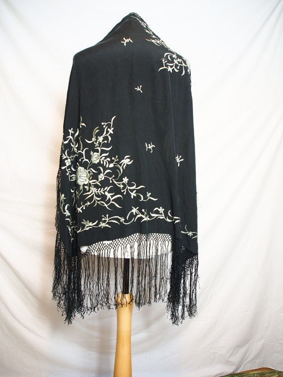 Original 1920s black and white silk piano shawl - image 3