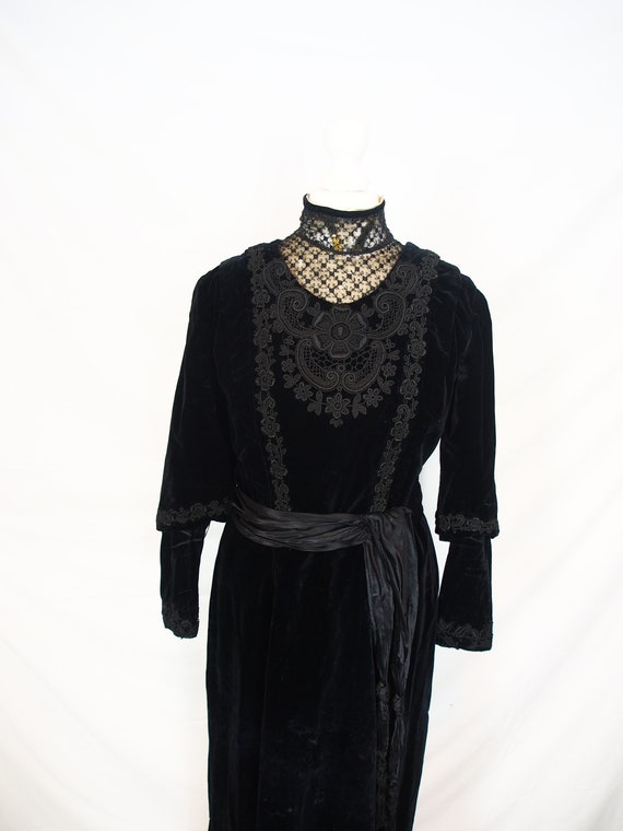 Fantastic black velvet dress with embroidery cric… - image 3