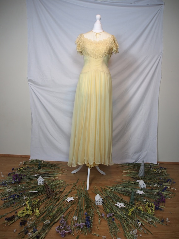 Beautiful 1950s pastel yellow Fred Perlberg maxi d