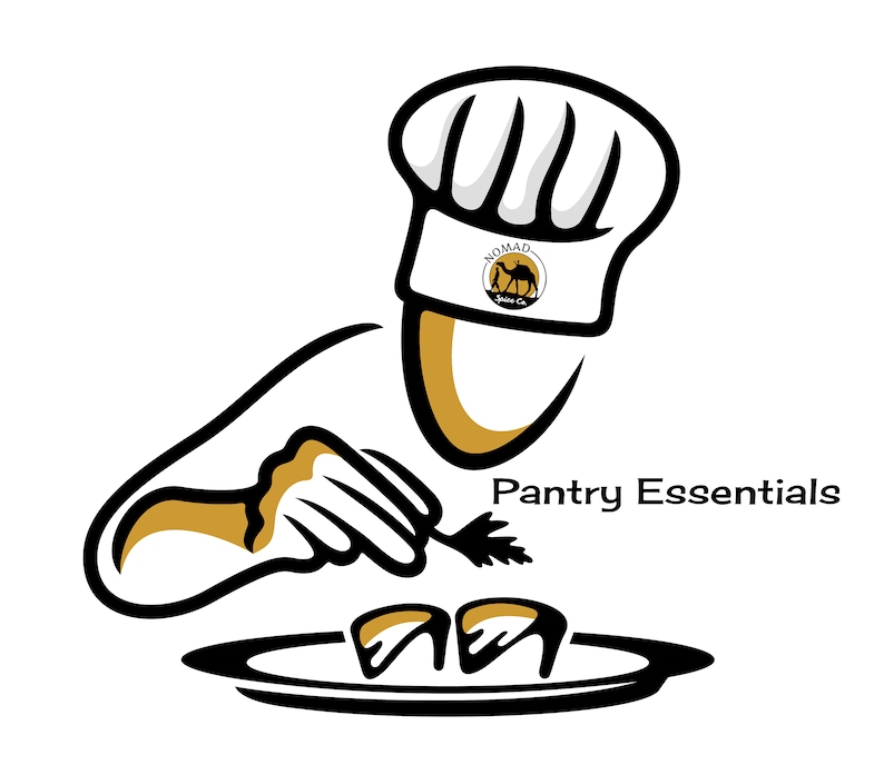 Op de afbeelding: Een cartoonkok met een witte koksmuts en een logo voor Nomad Spice Co. voegt een garnering toe aan twee kleine schotels op een zwart bord. De tekst "Pantry Essentials" staat onder de kok.