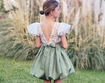 Abito da ragazza di fiori boho verde salvia, abito da ragazza di fiori di pizzo avorio, abito da ragazza di fiori di lino, vestito Boho per il primo compleanno