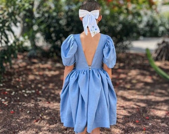 Vestido de niña de las flores de lino azul empolvado: mangas abullonadas estilo bohemio