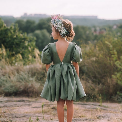 Robe de demoiselle d'honneur en lin vert sauge : tenue d'anniversaire bohème à manches bouffantes